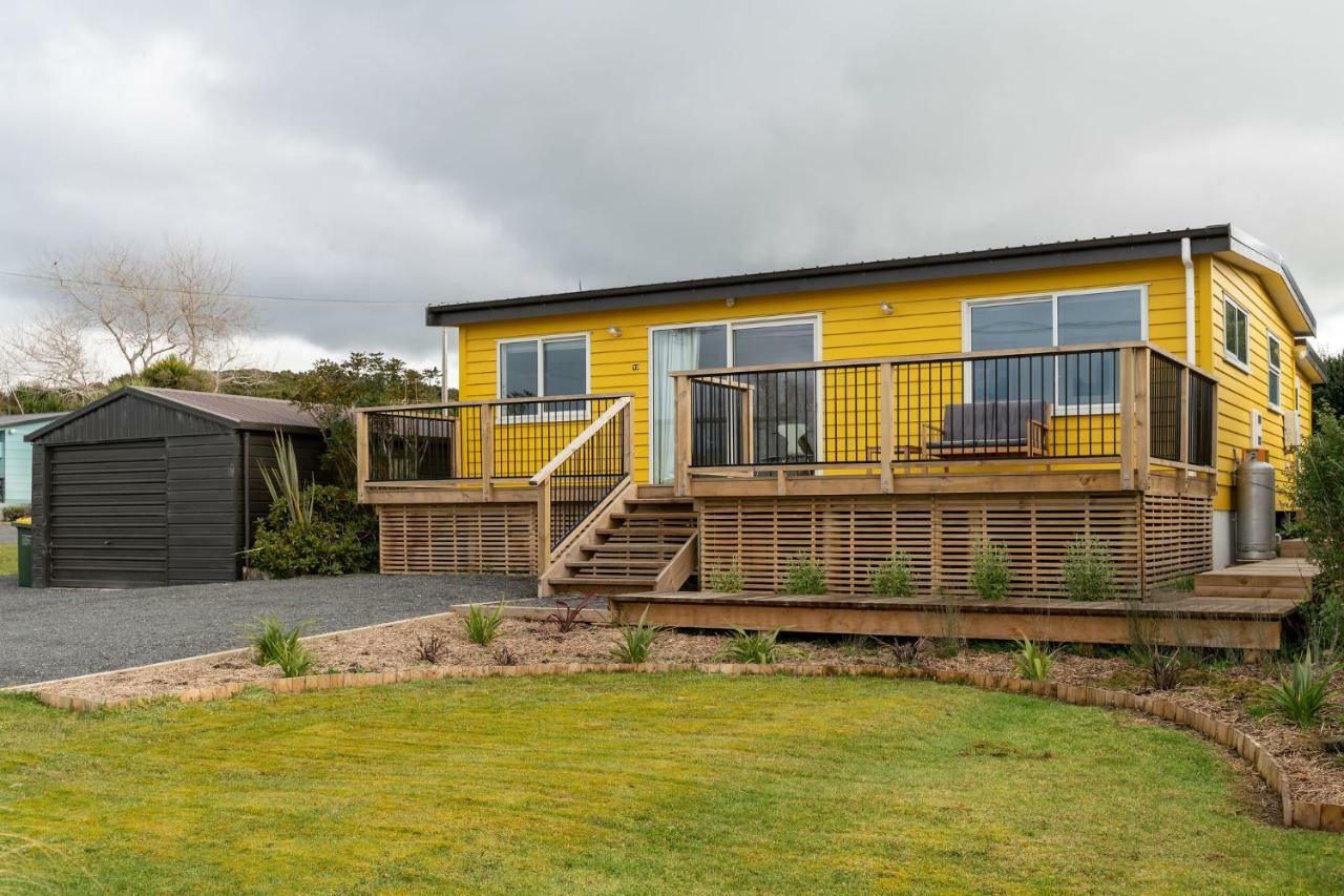 The Yellow House Kaka Point Exterior foto